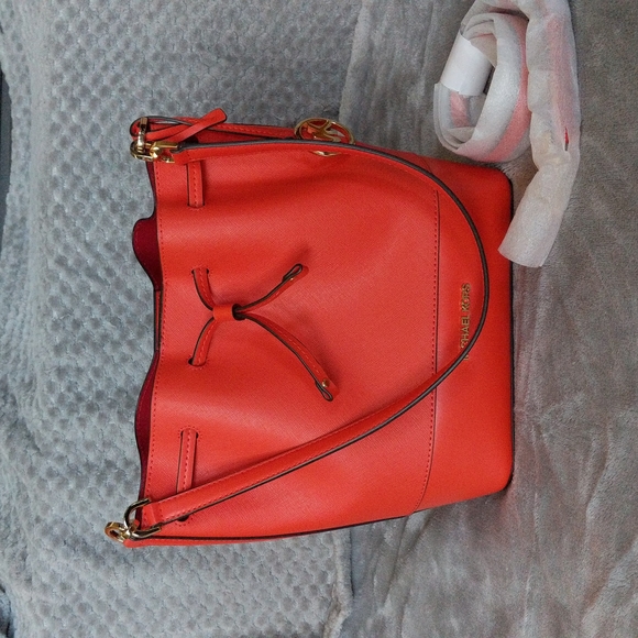 Michael Kors Eva Bucket Bag - Picture 6 of 12